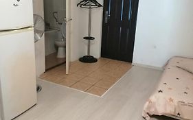 Moss'S Economy Condo